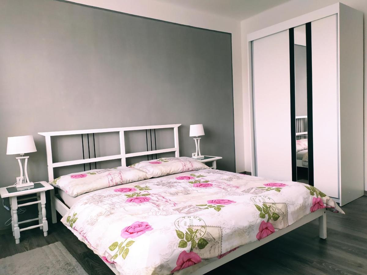 Byt Puskinova Apartamento Hradec Králové Exterior foto